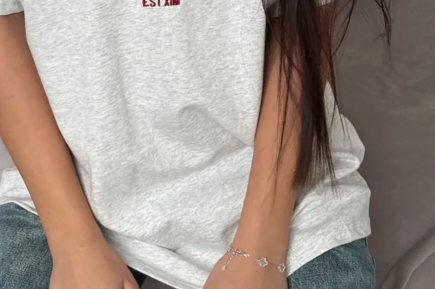 Neck Elbow-Sleeve Lettering Crew Embroidered Tee