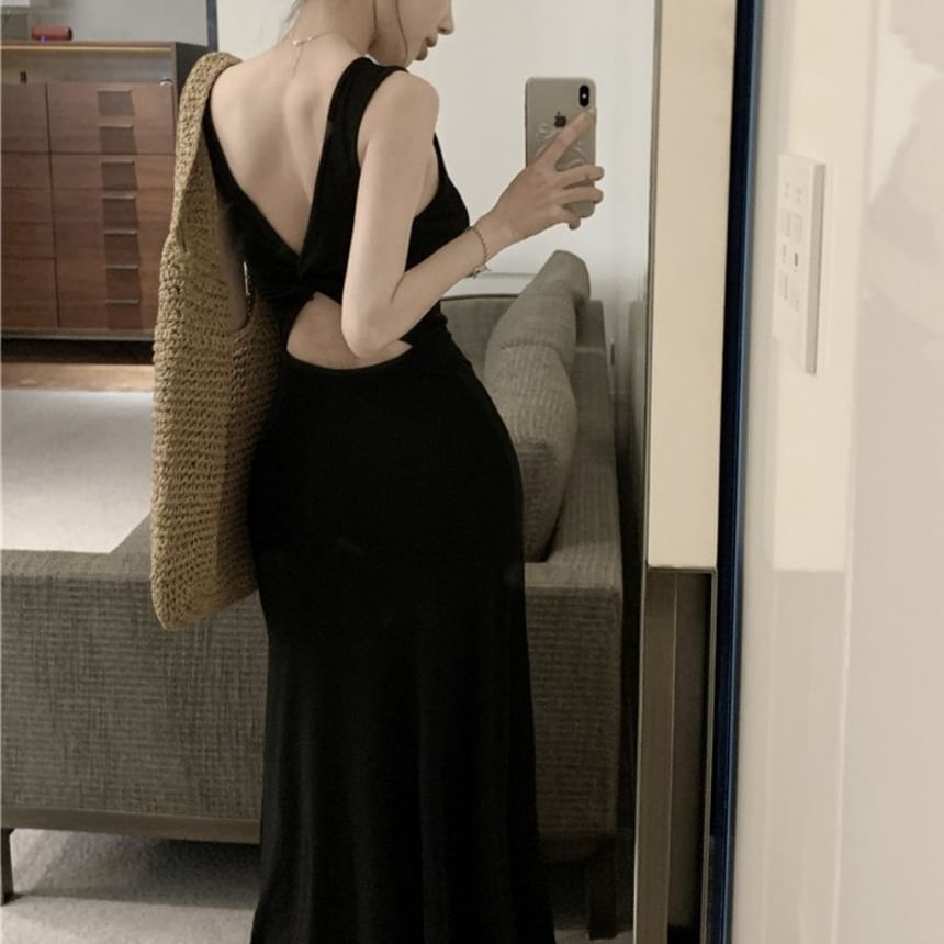 Sleeveless Maxi Neckline Bowknot Dress Backless