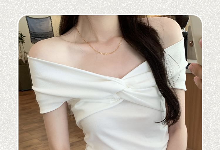 Shoulder Twisted Off Short-Sleeve Plain Top