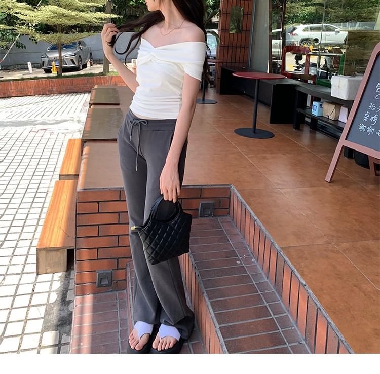 Shoulder Twisted Off Short-Sleeve Plain Top