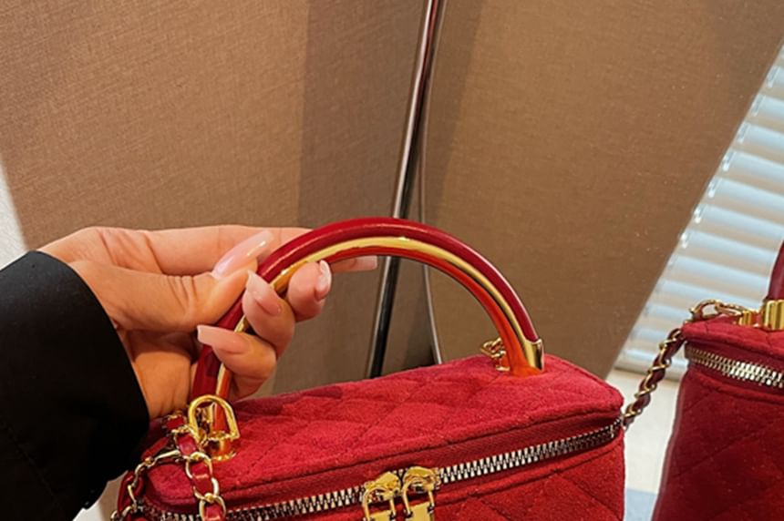 Leather Quilted Faux Chain Crossbody Strap Bag
