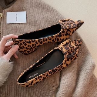 Toe Flats Buckled Pointed