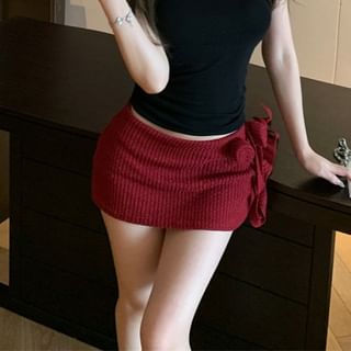 Sample Mock Neck Plain Halter Top / Low Waist Flower Detail Mini Pencil Skirt
