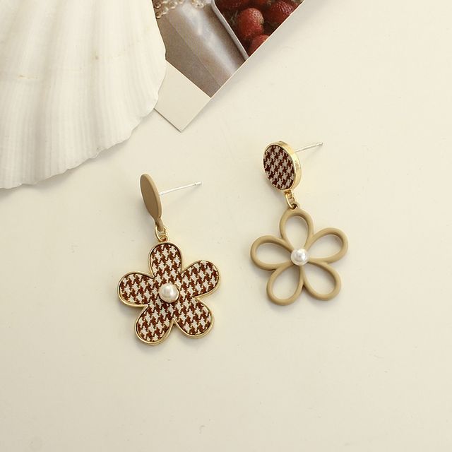 Floral Dangle Alloy Houndstooth Asymmetrical Earring