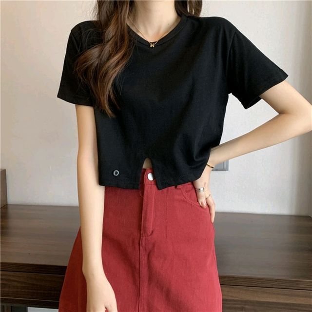 Tee Round Short-Sleeve Buttoned Neck Plain