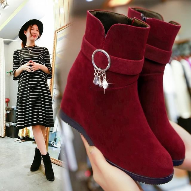 Hidden-Wedge Short Boots Snow