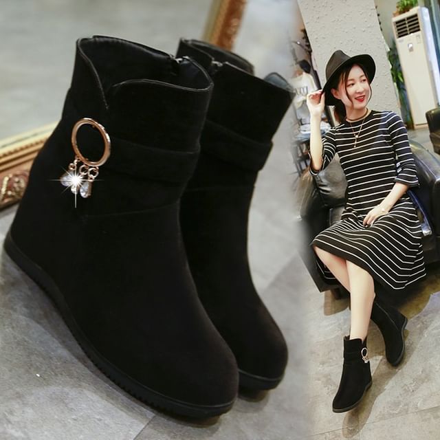 Hidden-Wedge Short Boots Snow