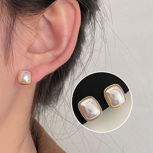 Clip-On Faux Earring Pearl Geometric