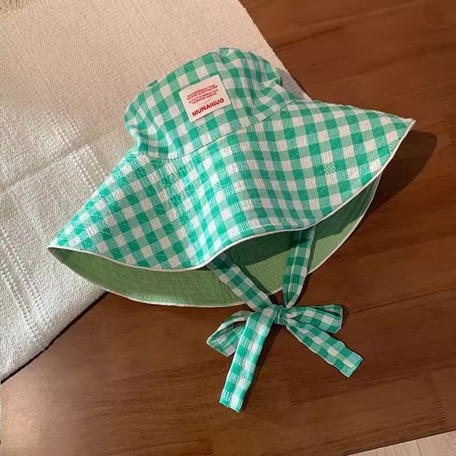 Bucket With Checkered Pattern Strap Chin Hat