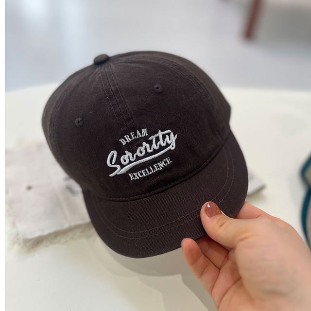 Lettering Cap Brim Short Embroidered