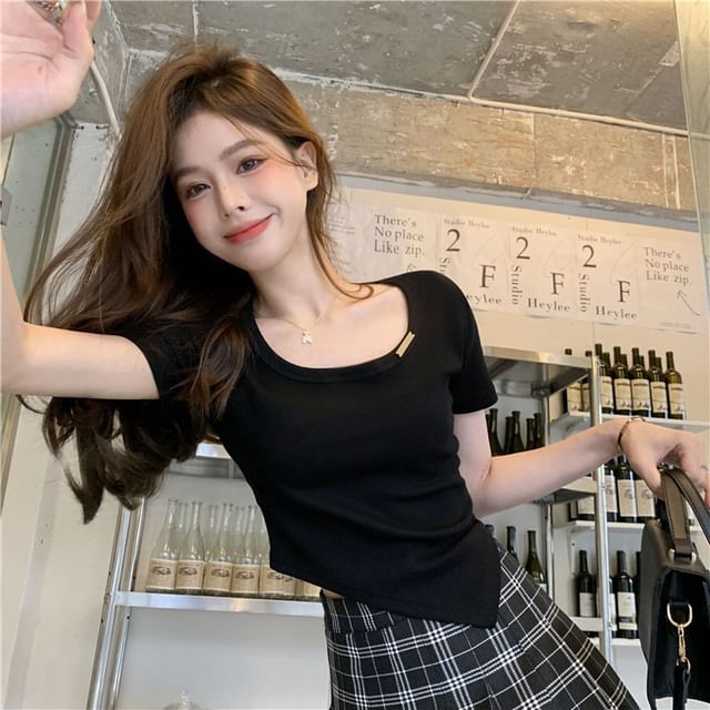 Asymmetrical Short-Sleeve Plain Tee Neck Crew