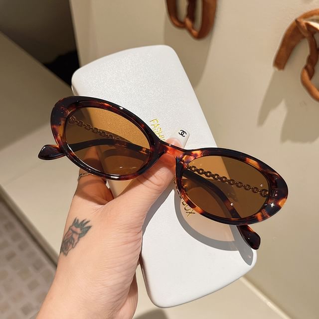 SampleOval Plastic Sunglasses
