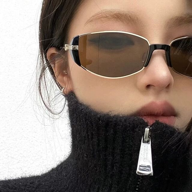 SampleFlat Lens Shield Sunglasses