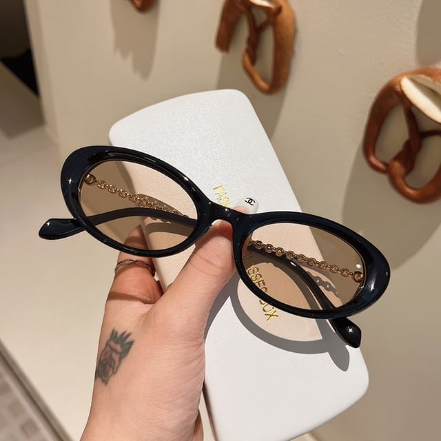 SampleOval Plastic Sunglasses