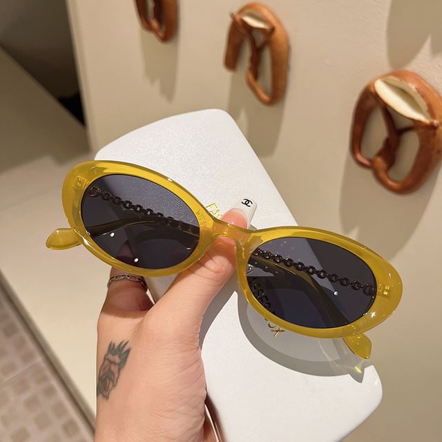 SampleOval Plastic Sunglasses