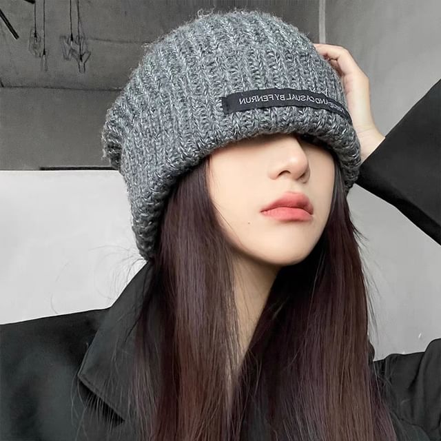 Beanie Ribbed Applique Knit