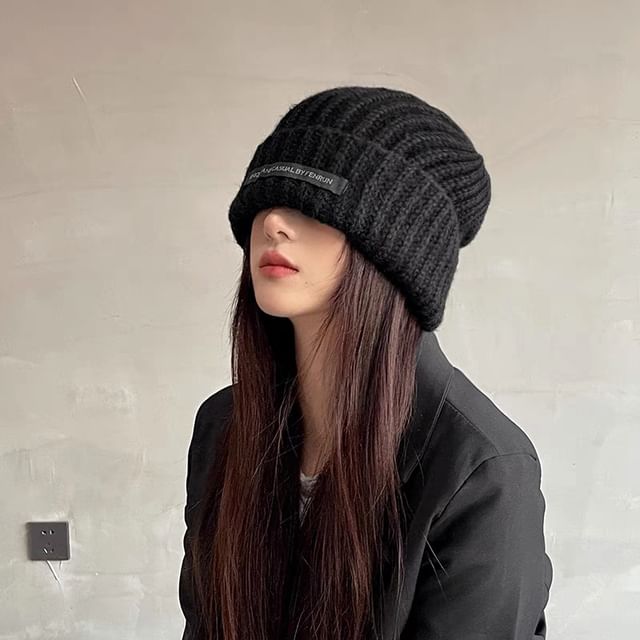 Beanie Ribbed Applique Knit