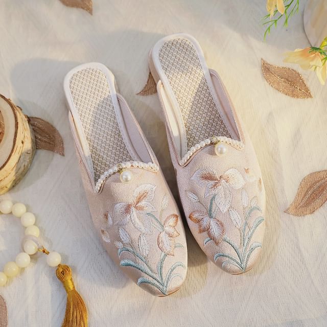 Faux Floral Pearl Mules Embroidered