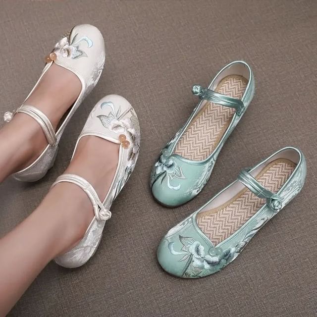 Embroidered Shoes Block Heel