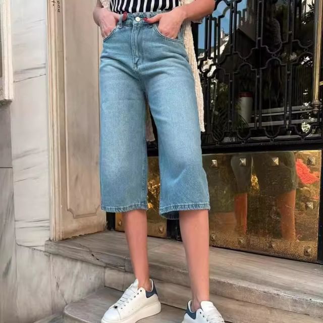 Low Waist Washed Pocket Straight-Leg Denim Shorts