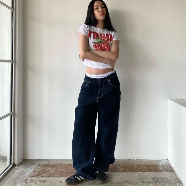 Low Rise Washed Loose-Fit Wide-Leg Jeans