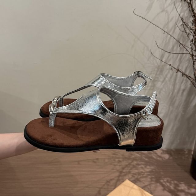 Toe Wedge Loop Sandals