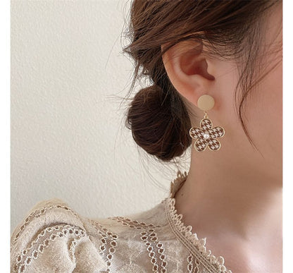 Floral Dangle Alloy Houndstooth Asymmetrical Earring