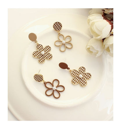 Floral Dangle Alloy Houndstooth Asymmetrical Earring
