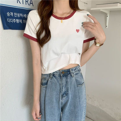 Short-Sleeve Contrast Embroidered Tee Trim Cropped Heart