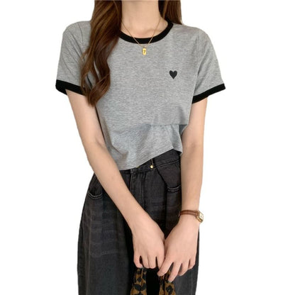 Short-Sleeve Contrast Embroidered Tee Trim Cropped Heart