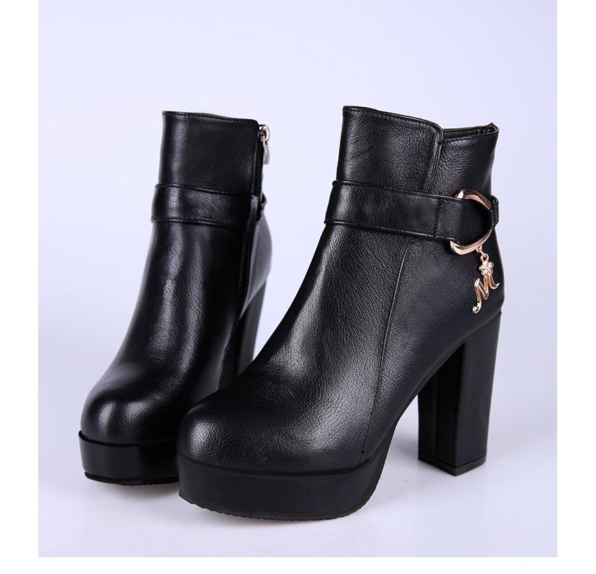 Short Chunky Boots Plain Heel