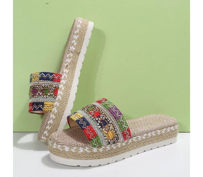 Patterned Sandals Platform Slide