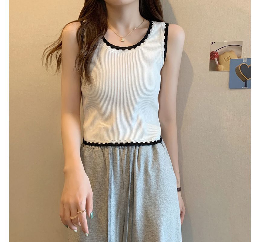 Trim Contrast Top Tank