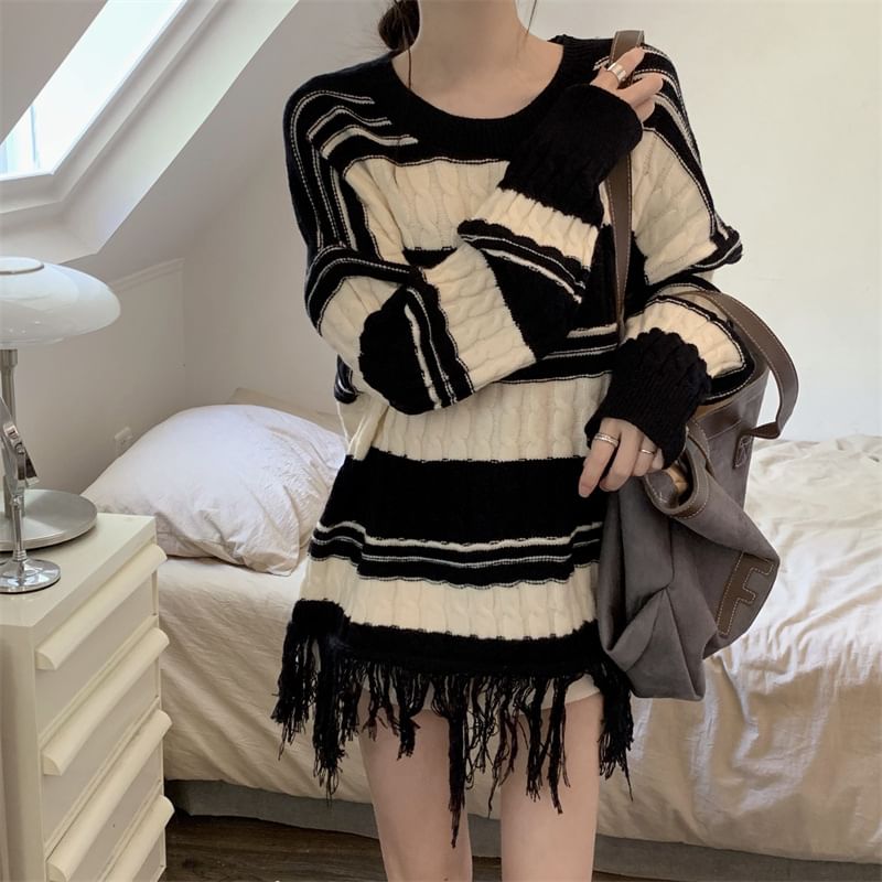Loose-Fit Striped Sweater Frayed