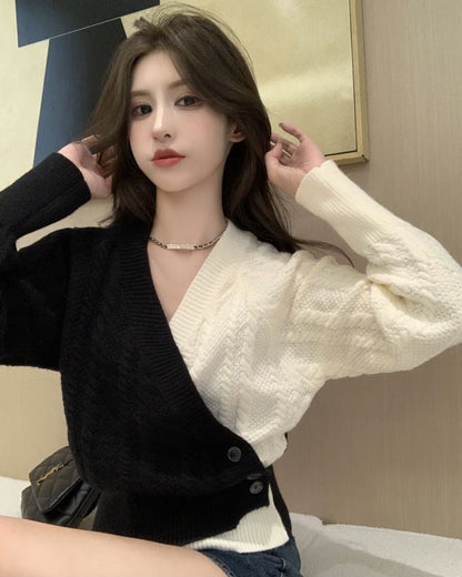Sweater Two-Tone V-Neck