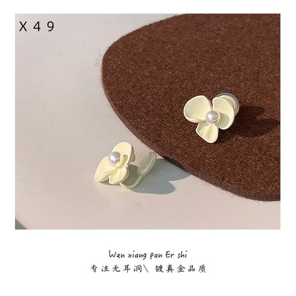 Pearl Faux Floral Earring Clip-On