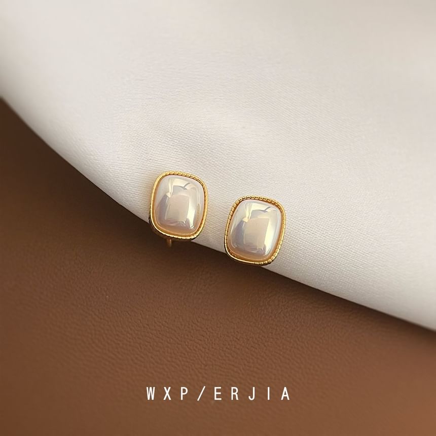 Clip-On Faux Earring Pearl Geometric