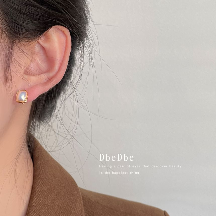 Clip-On Faux Earring Pearl Geometric
