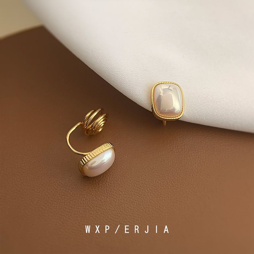 Clip-On Faux Earring Pearl Geometric