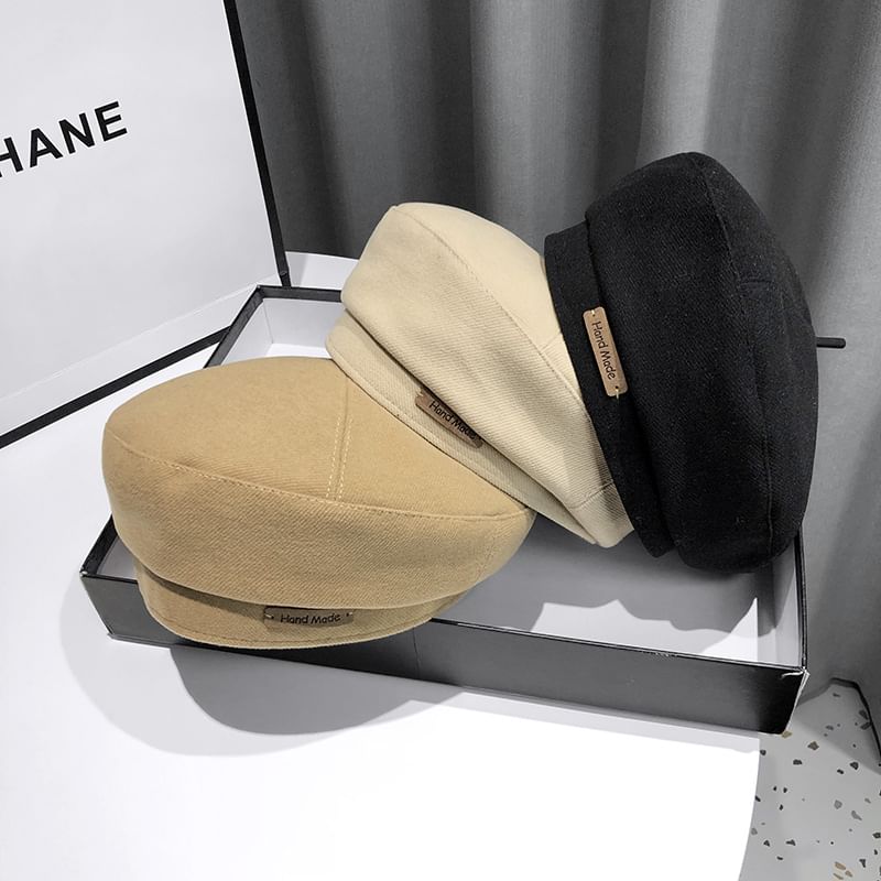 Beret Lettering