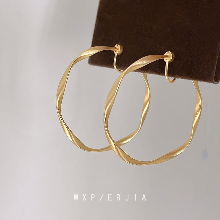 Hoop Ear Twisted Cuff Alloy