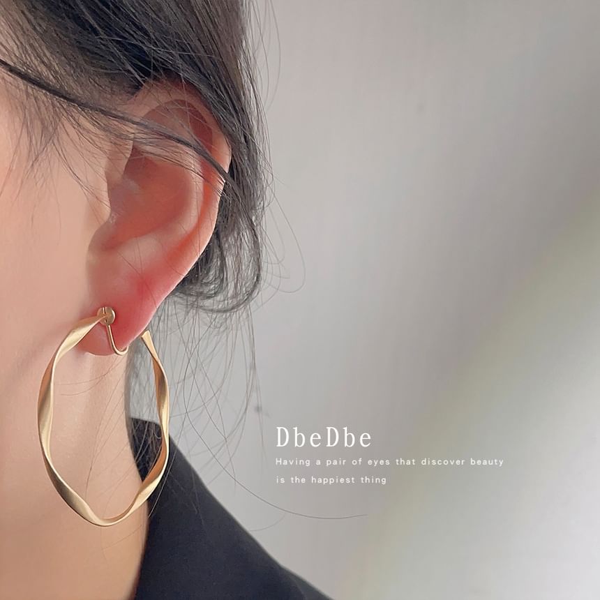 Hoop Ear Twisted Cuff Alloy