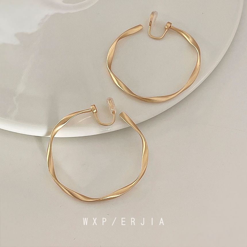 Hoop Ear Twisted Cuff Alloy