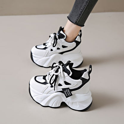 Großhandelsbeispiel für Plateau-Sneaker mit Schnürung und Applikation