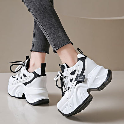 Großhandelsbeispiel für Plateau-Sneaker mit Schnürung und Applikation