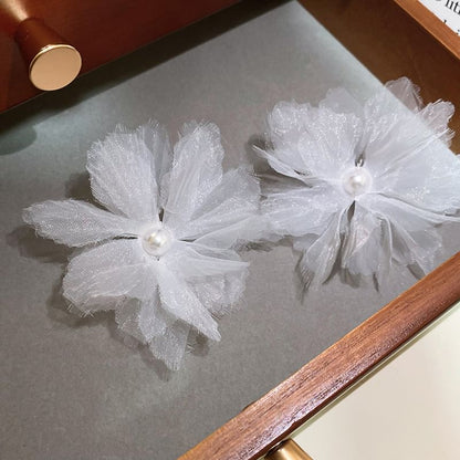 Faux Pearl Floral Mesh Ear Stud