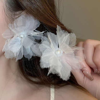 Faux Pearl Floral Mesh Ear Stud