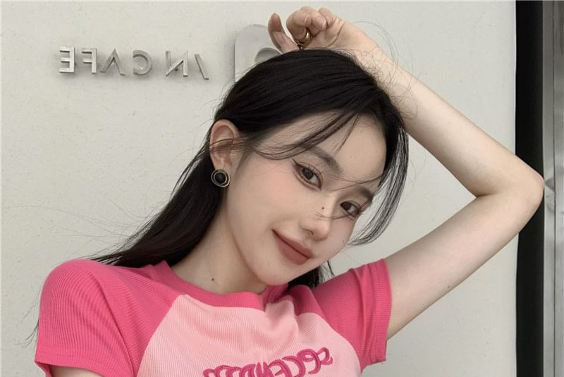 Letter Short-Sleeve Crew Embroidered Cropped Neck T-Shirt