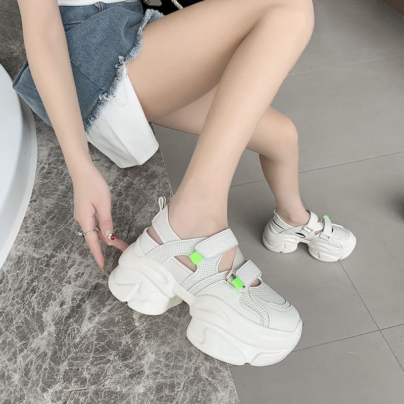 Großhandel Sample Cutout Sneakers Plattform Panel