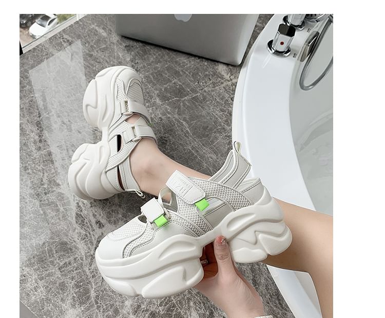 Großhandel Sample Cutout Sneakers Plattform Panel